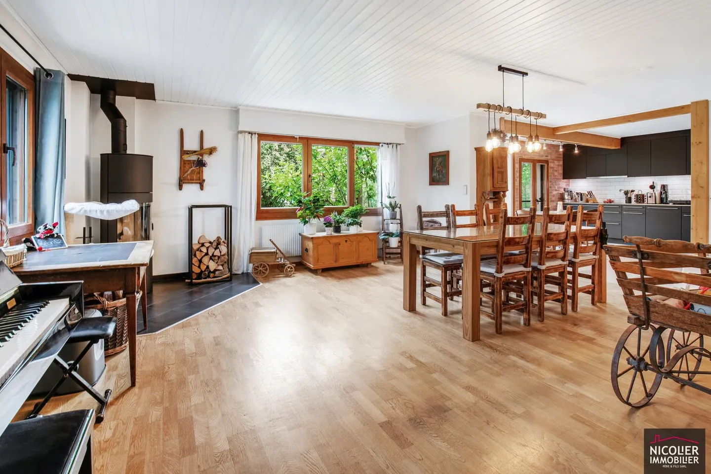 Maison familiale avec 4,5 pièces + un appartement de 2,5 pièces - Photo 4 sur 11