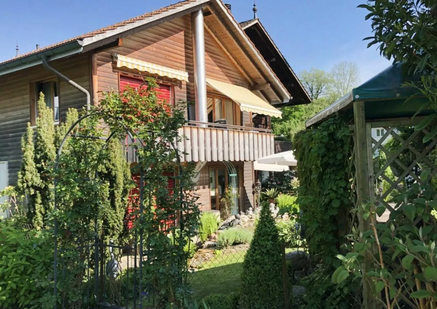 4.5-room semi-detached house in a wonderful residential area in Burgdorf - Photo 2 of 23