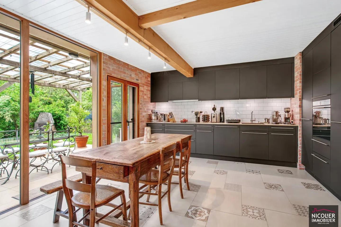 Maison familiale avec 4,5 pièces + un appartement de 2,5 pièces - Photo 3 sur 11