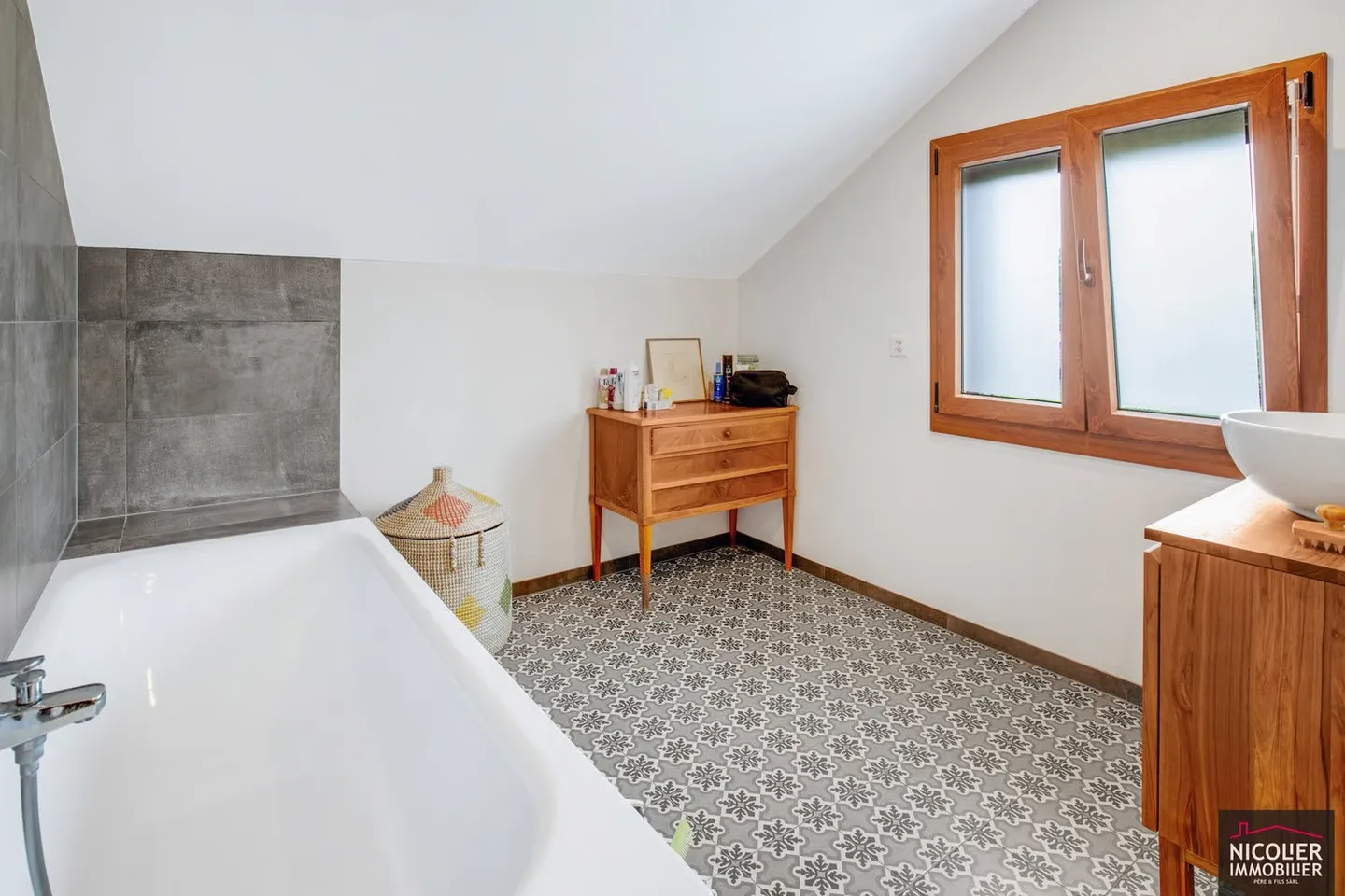 Maison familiale avec 4,5 pièces + un appartement de 2,5 pièces - Photo 7 sur 11