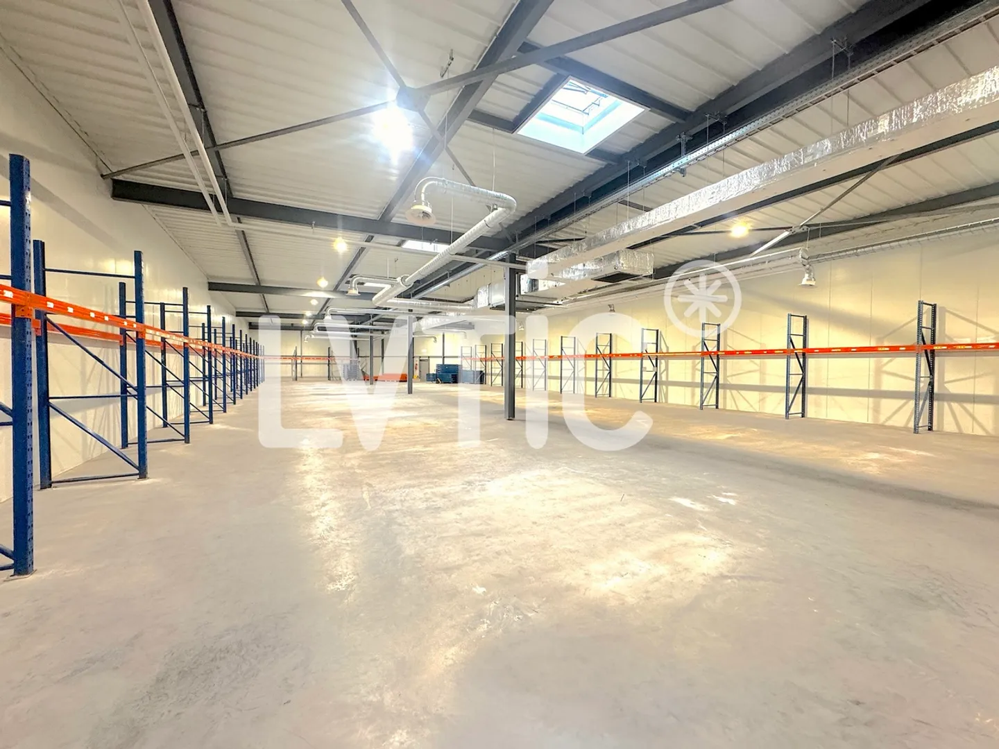 Warehouse, workshop, storage of 1320 m2 for rent in Villeneuve - Photo 3 of 9