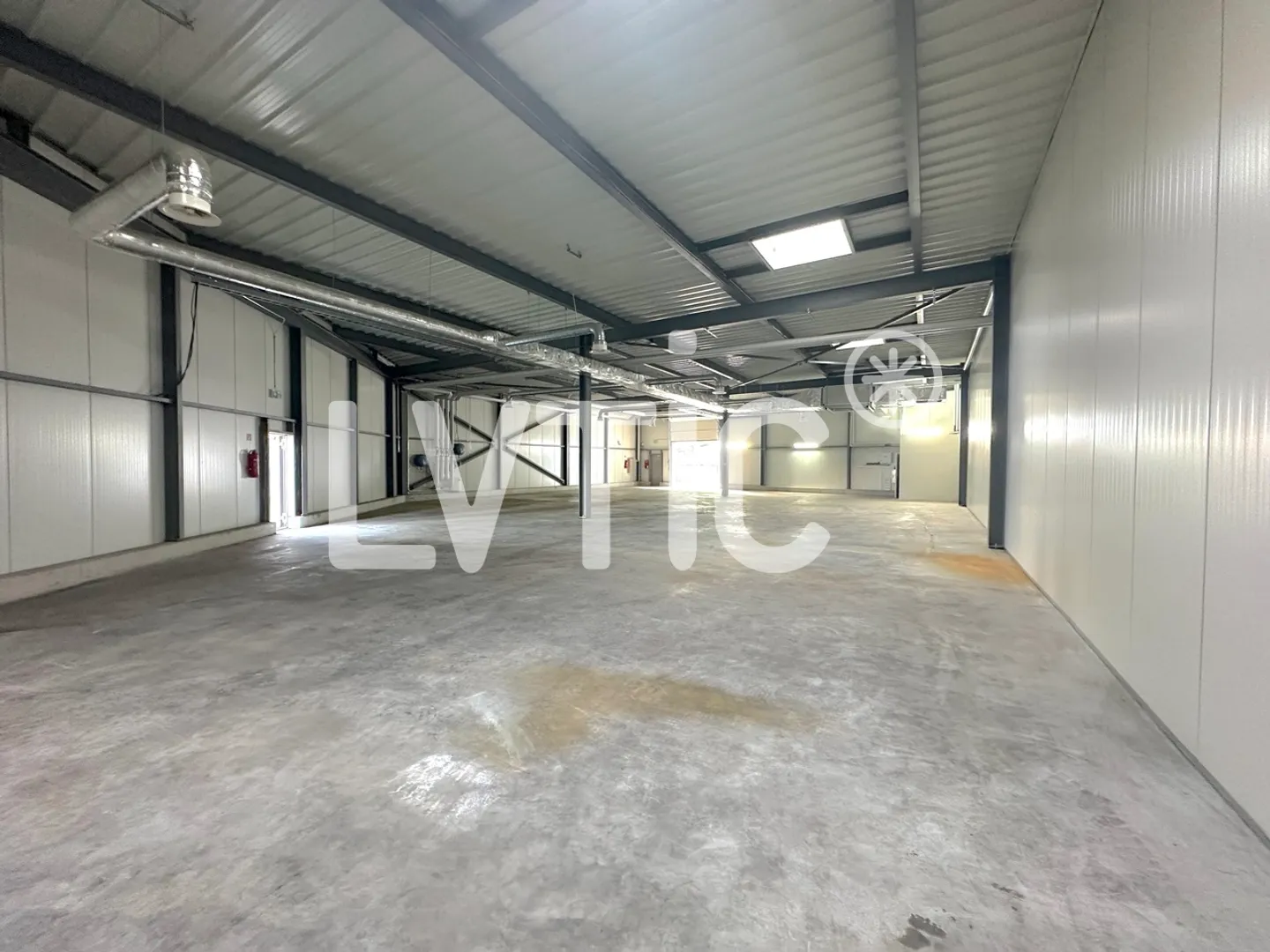 Warehouse, workshop, storage of 1320 m2 for rent in Villeneuve - Photo 5 of 9