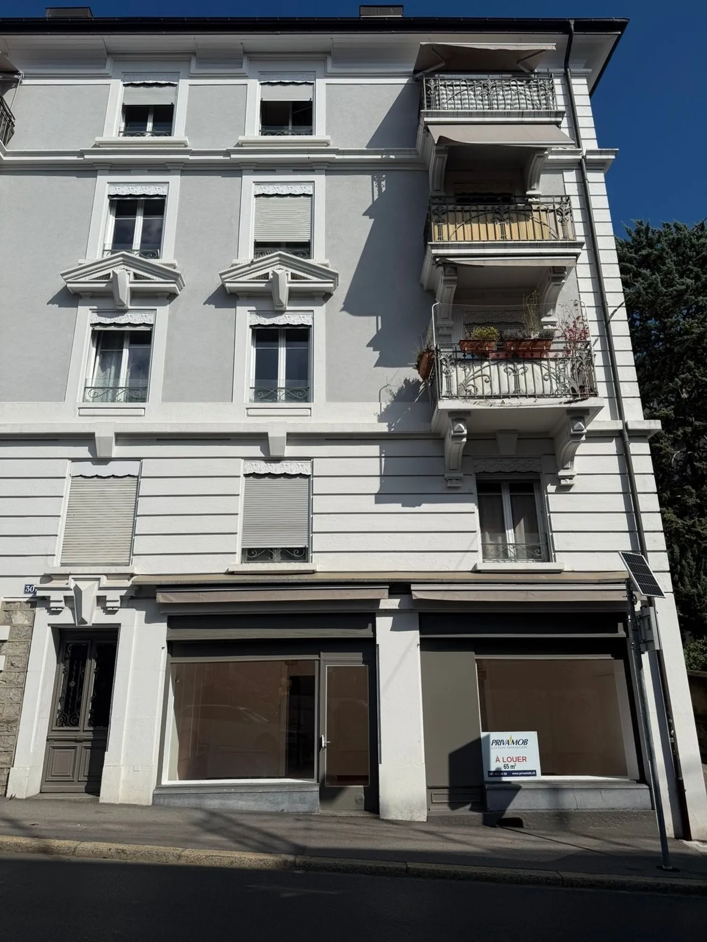 Commercial space on the ground floor - Photo 1 of 7