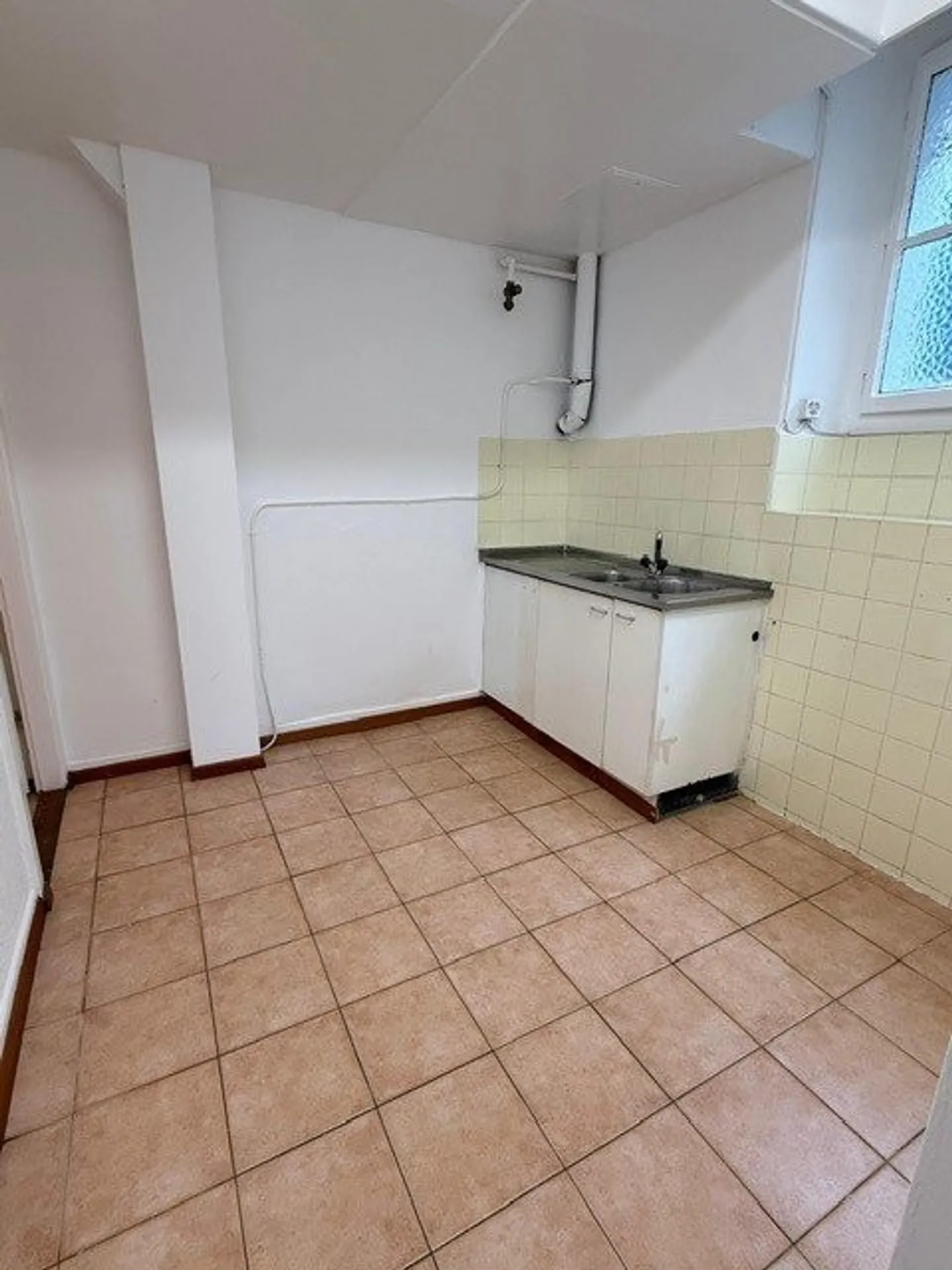 Commercial space on the ground floor - Photo 3 of 7