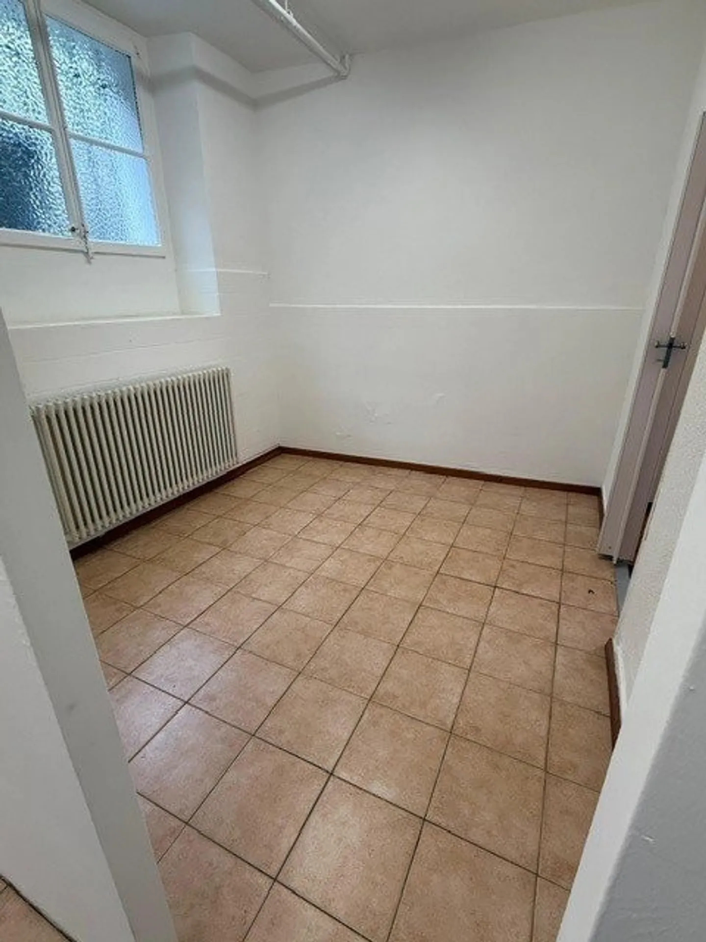 Commercial space on the ground floor - Photo 4 of 7