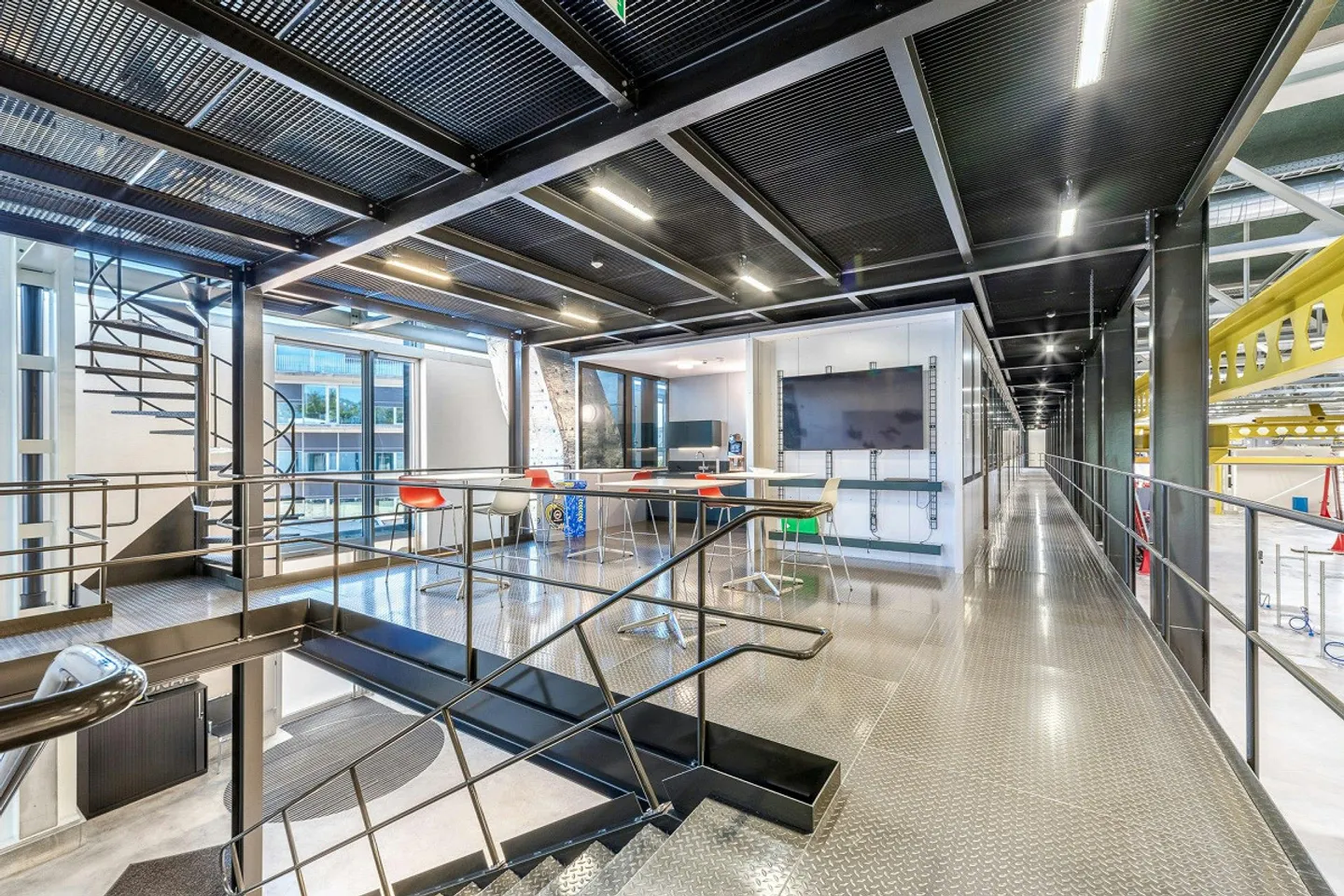 Moderna sala di produzione di 5.000 m2 con uffici e laboratorio integrati... - Foto 13 di 13