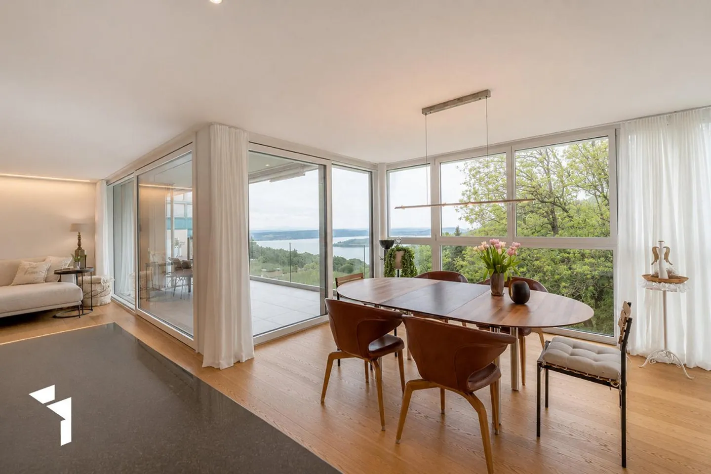 Fehr Real Estate - Exclusive 5½-Room Premium Terrace Apartment - Photo 8 of 16