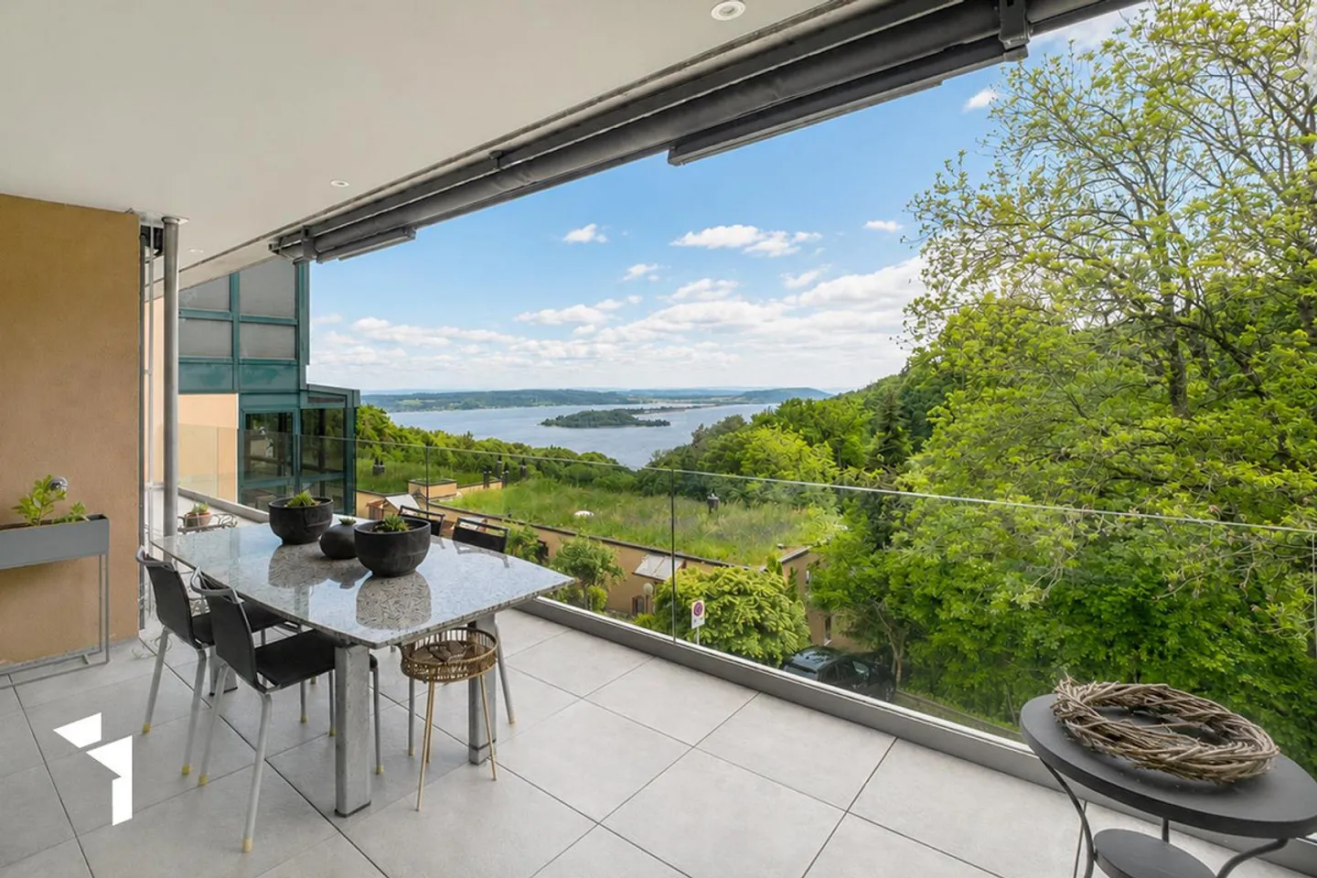 Fehr Real Estate - Exclusive 5½-Room Premium Terrace Apartment - Photo 2 of 16