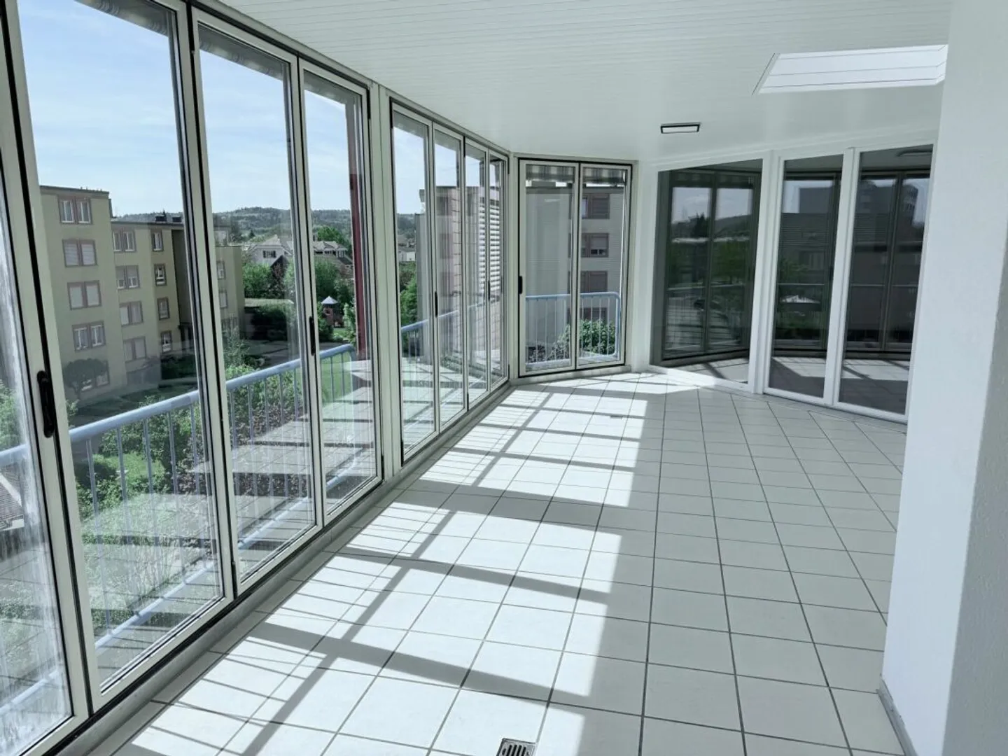 Komplett renovierte 6-Zimmer Attika mit grossem Wintergarten - Foto 4 di 23