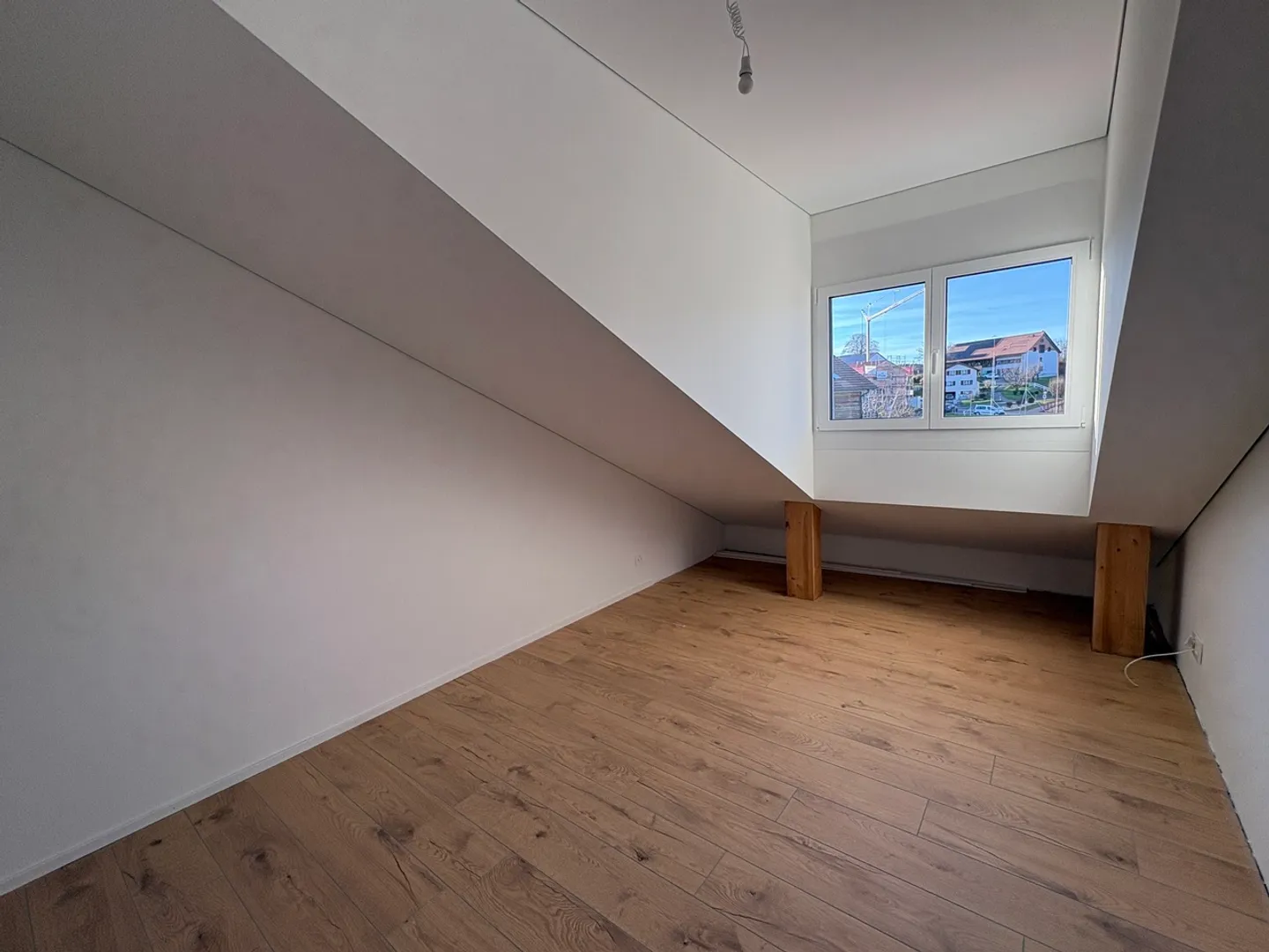 Luxurious 3.5-room penthouse with large glass front on balcony - Photo 6 of 9