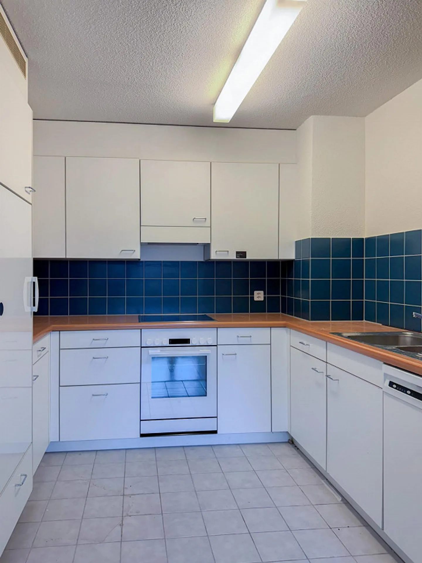 Spacious apartment in the popular Benziwil district! - Photo 3 of 11