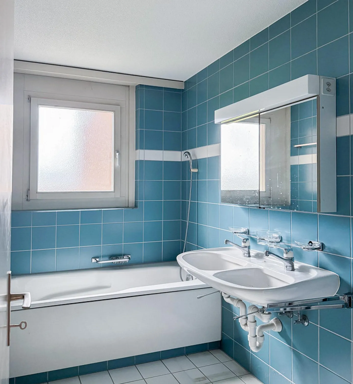 Spacious apartment in the popular Benziwil district! - Photo 4 of 11
