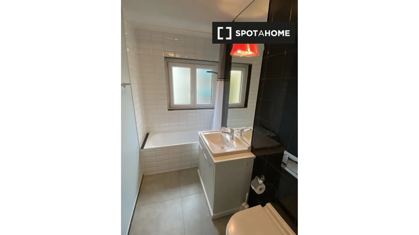 Entdecke, besichtige und miete dein neues Zuhause online mit vollem Vertrauen. - Foto 8 von 12