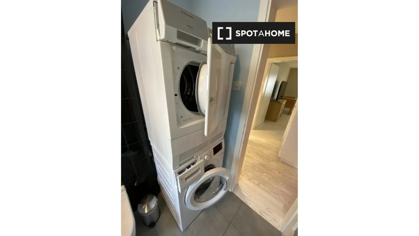 Entdecke, besichtige und miete dein neues Zuhause online mit vollem Vertrauen. - Foto 9 von 12