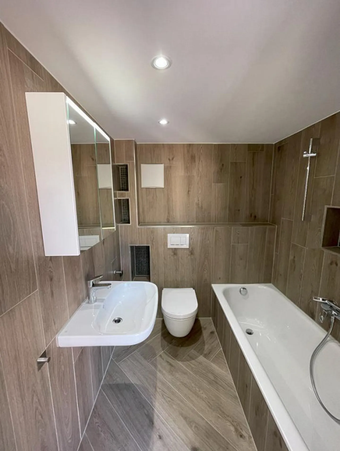 Moderno, appartamento 2.5 stanze completamente ristrutturato a Wagenhausen - Foto 6 di 8