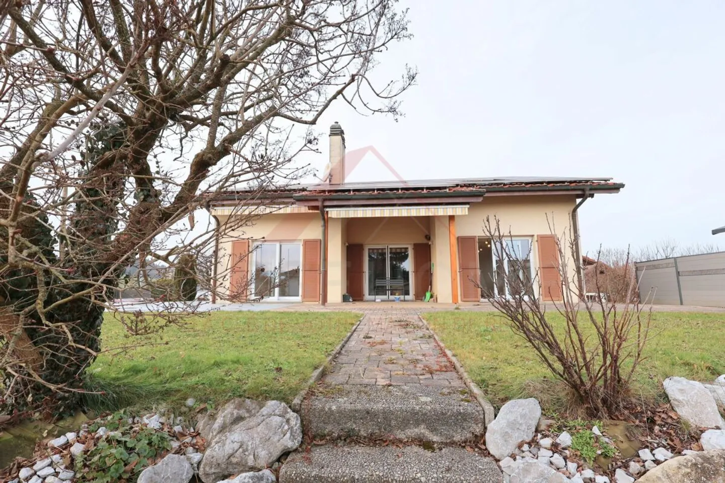 Einfamilienhaus mit Pool, grossem Grundstuck - Foto 3 von 26