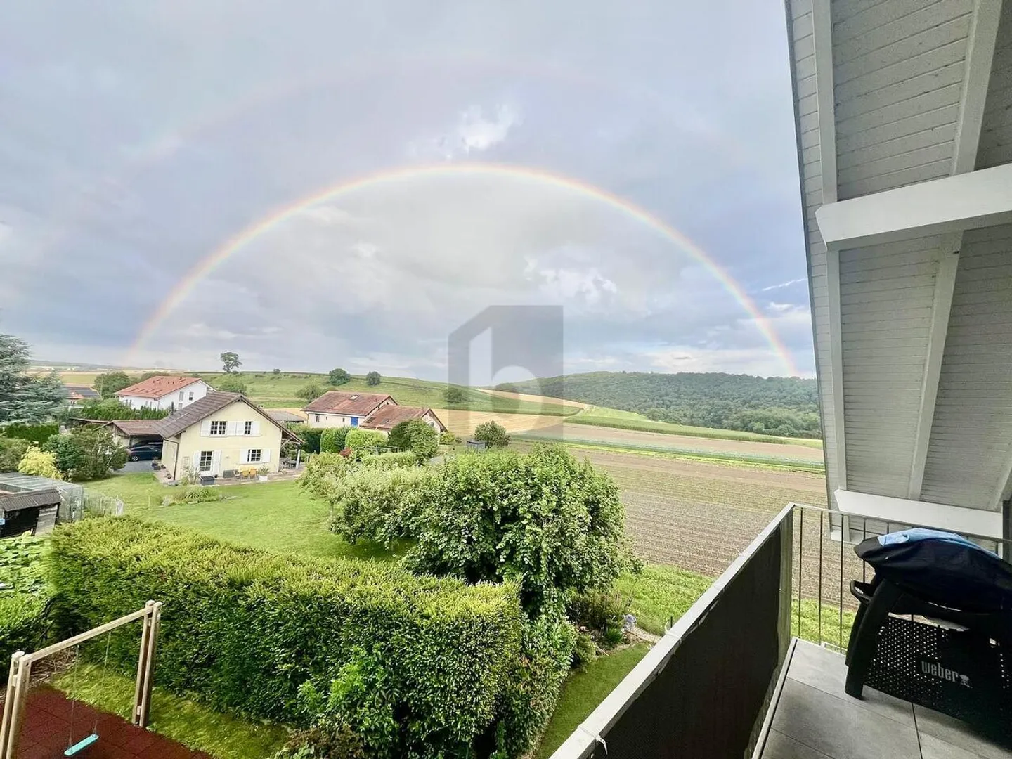 MAGNIFICO CON GRANDE BALCONE E VISTA LIBERA - Foto 1 di 6