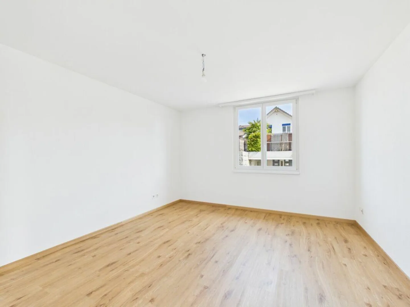 Appartement ensoleillé avec charme - Photo 4 sur 9