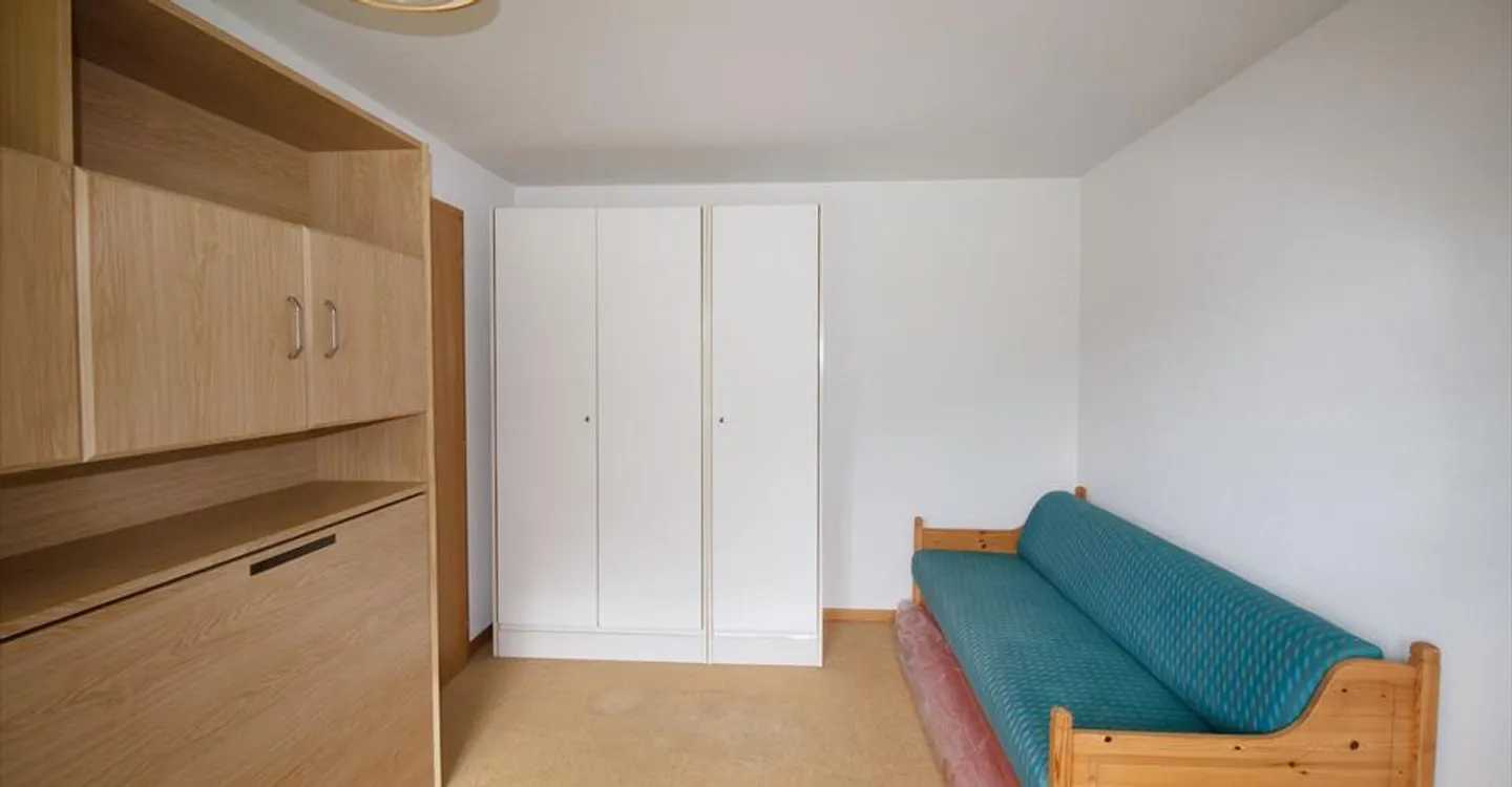 Cozy 2.5-Room Apartment - Photo 8 of 12