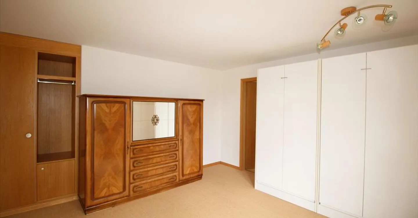 Cozy 2.5-Room Apartment - Photo 2 of 12