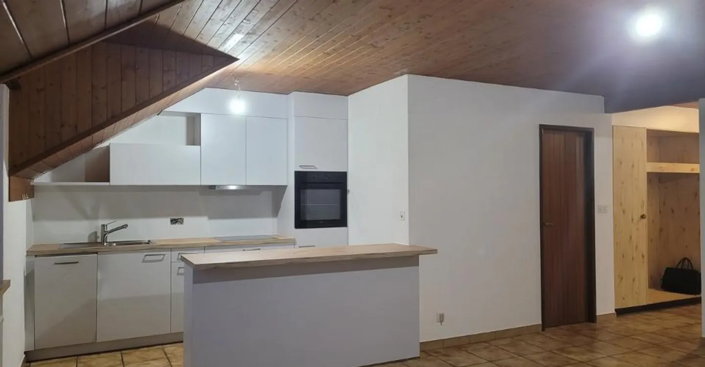 Attique de 2.5 pièces de 52 m2 - Foto 3 di 9