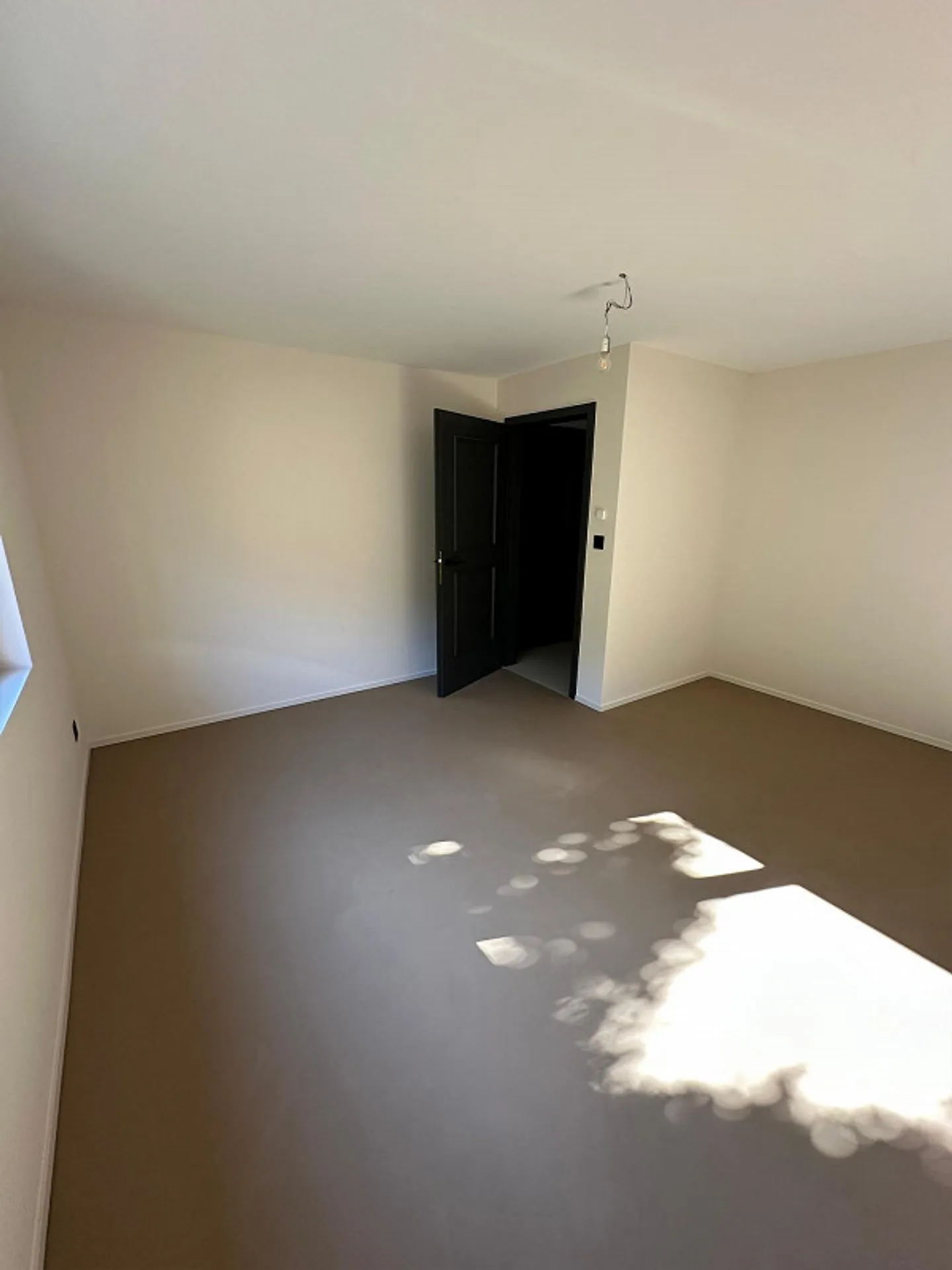 Beautiful and Quiet 4.5 Room Apartment Near School - Photo 8 of 8