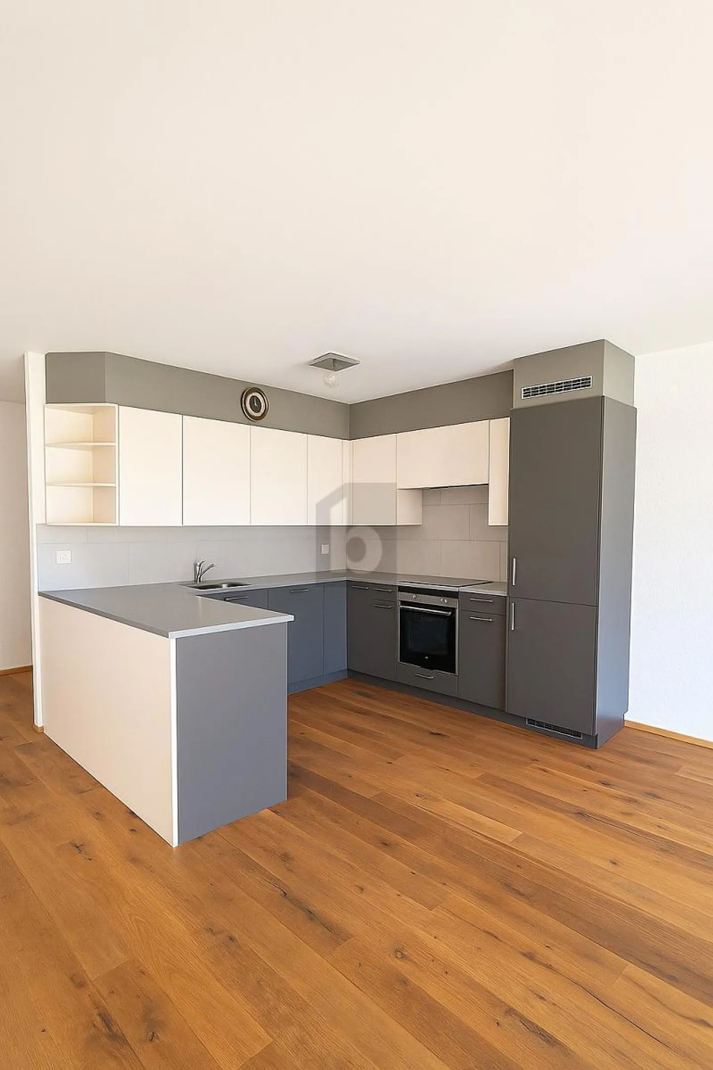 SOLEGGIATO IN UN QUARTIERE TRANQUILLO - Foto 3 di 6