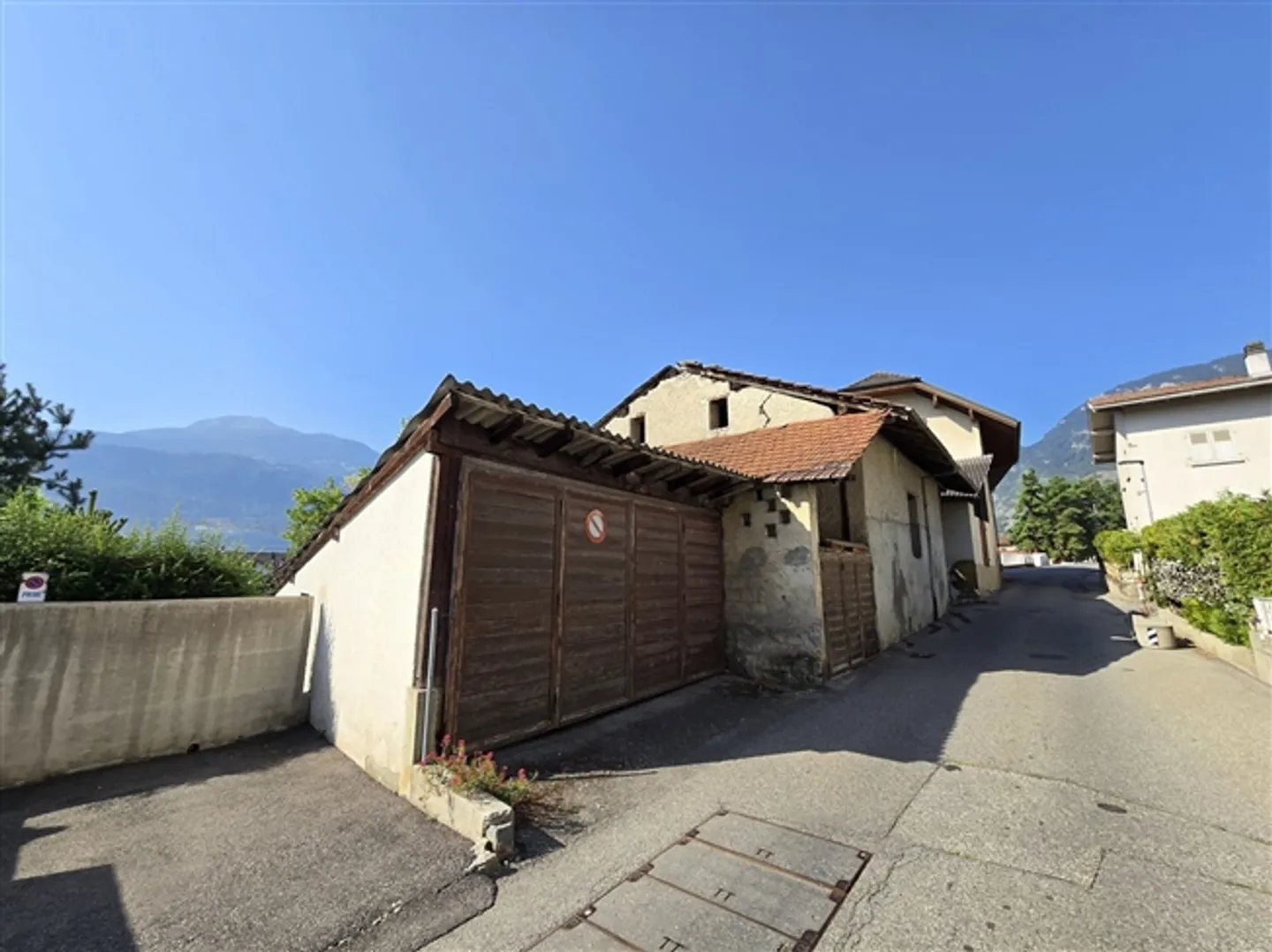 Barns for Renovation - 870 m3 - Vétroz - Great Potential - ref. 10233508 - Photo 1 of 13