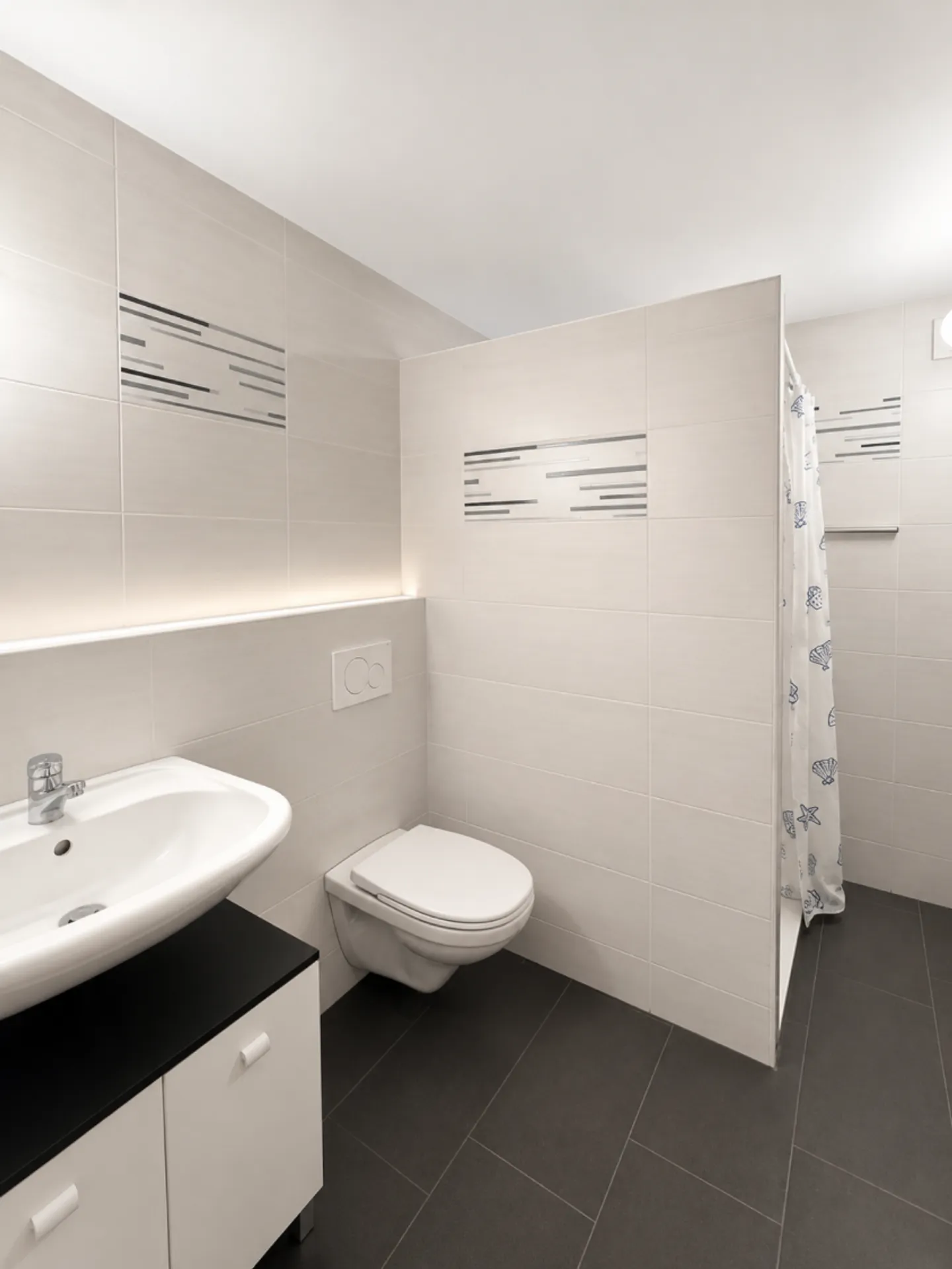 Premises with 38 m² and shower - Photo 7 of 8