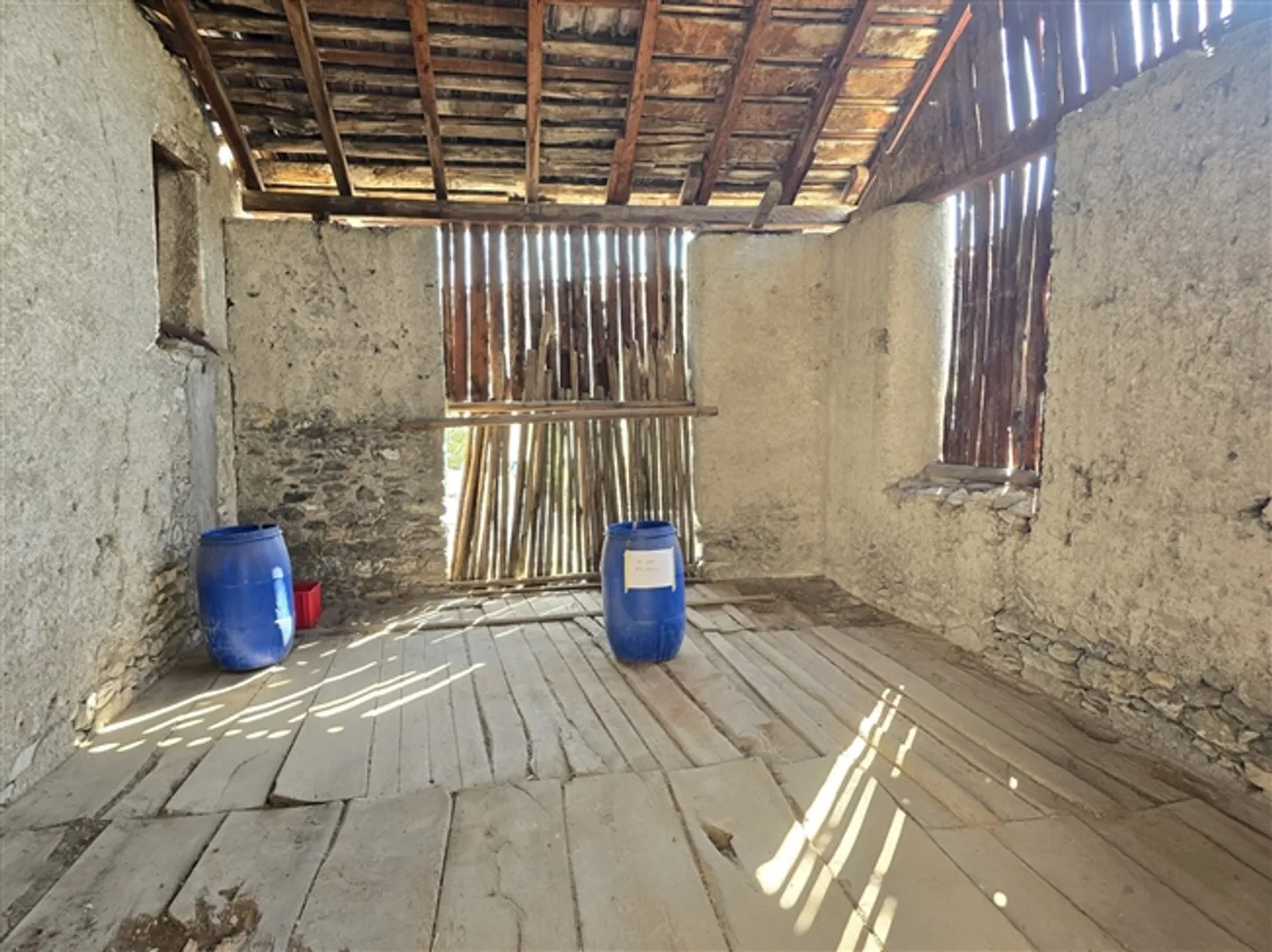 Barns for Renovation - 870 m3 - Vétroz - Great Potential - ref. 10233508 - Photo 8 of 13