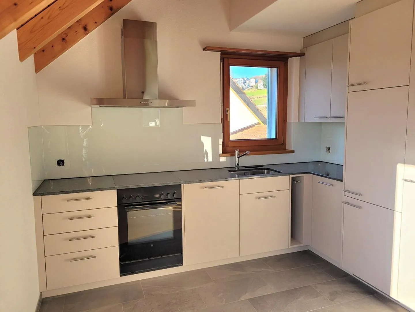 Sehr ruhig gelegene 3.5-Zimmer Maisonette-Wohnung in Uznach - Foto 3 von 12