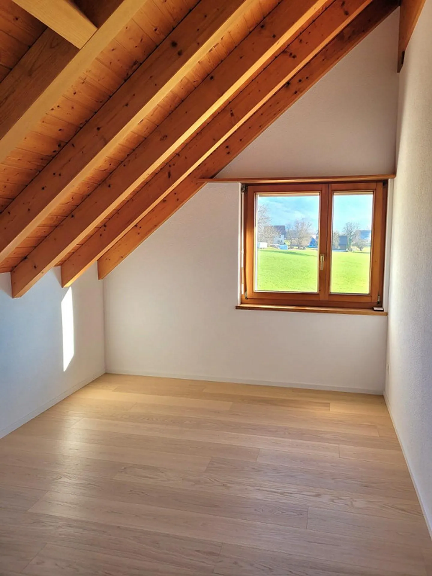 Sehr ruhig gelegene 3.5-Zimmer Maisonette-Wohnung in Uznach - Foto 7 von 12