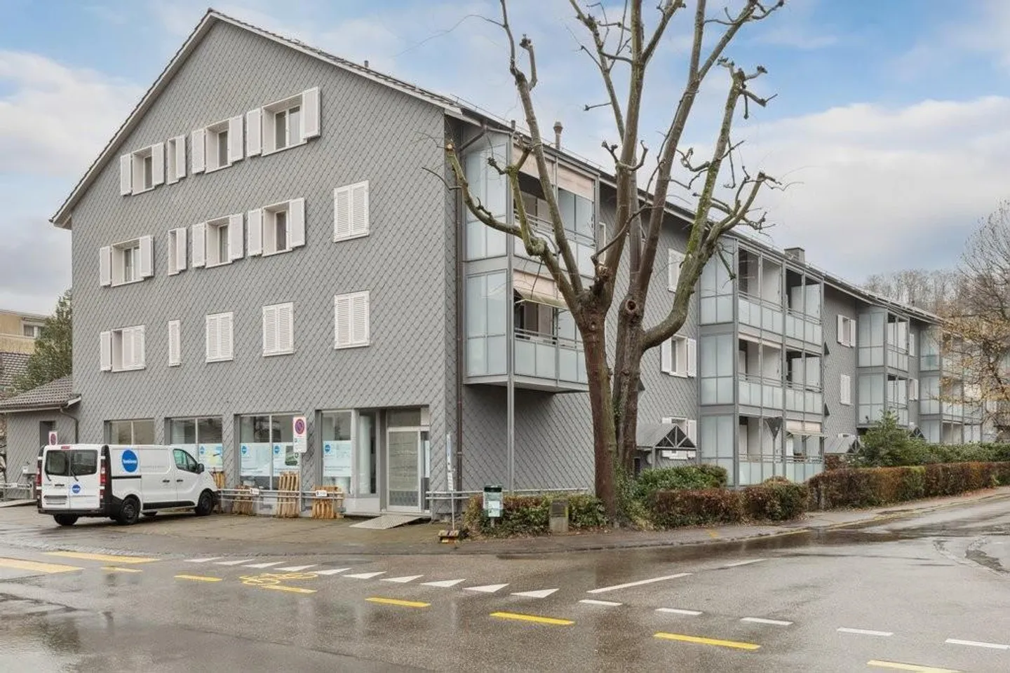 Shop in a good location - Photo 1 of 8