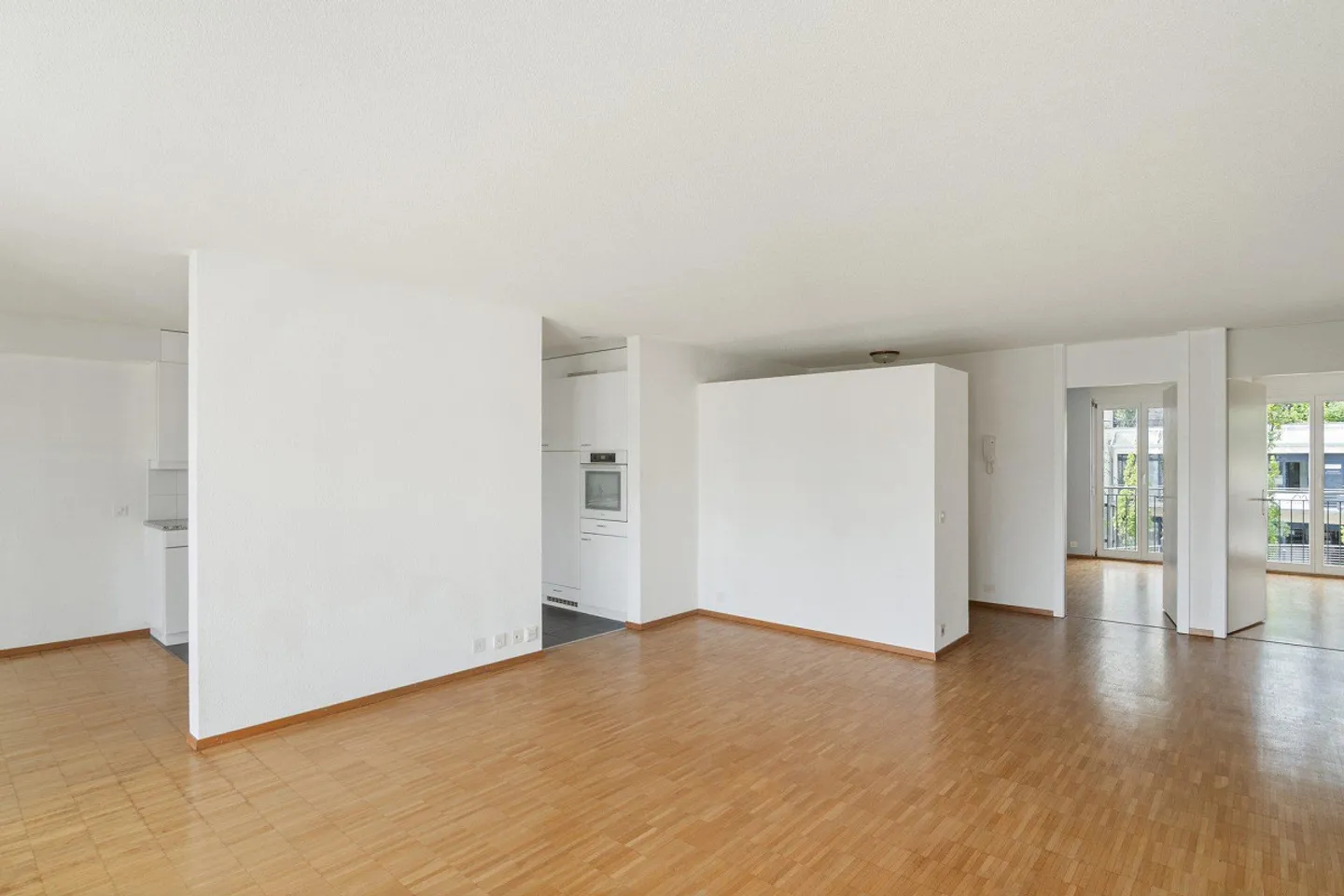 Spacious Apartment with Terrace - Photo 3 of 7