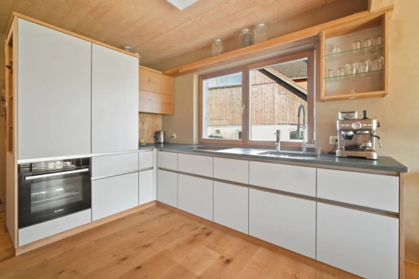 «Freistehendes 3-Zimmer-Holzhaus mit Weitsicht in Galgenen» - Foto 3 von 13