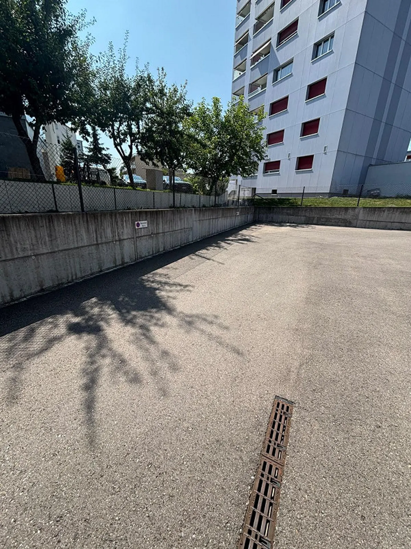 Parking extérieur à louer (sans E-Mobilité) - Photo 3 sur 4