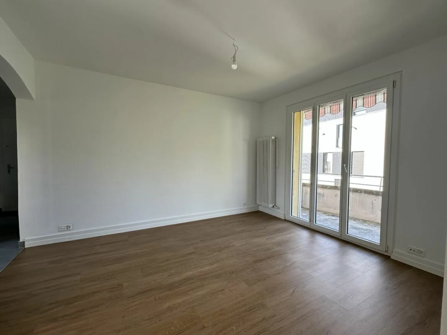 Bellissimo appartamento ristrutturato con 3 stanze e balcone - Foto 4 di 8
