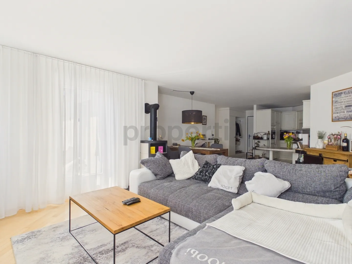 Spacious 4.5-room apartment with sunny balcony in Tuggen SZ - Photo 1 of 9