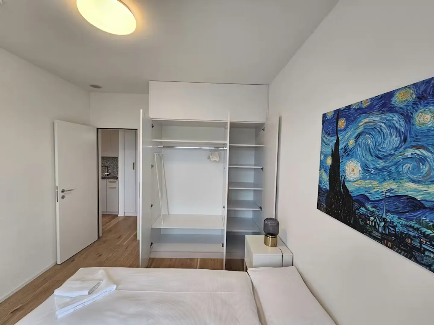Modern Apartment in Zürich - Photo 5 of 10