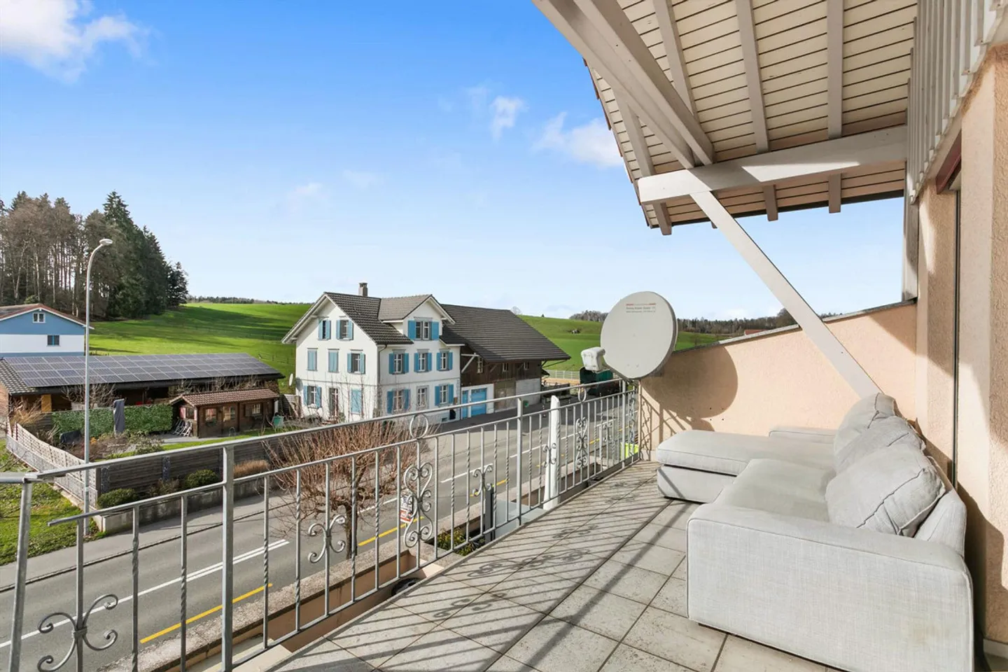 Maisonette on two floors - Photo 3 of 14