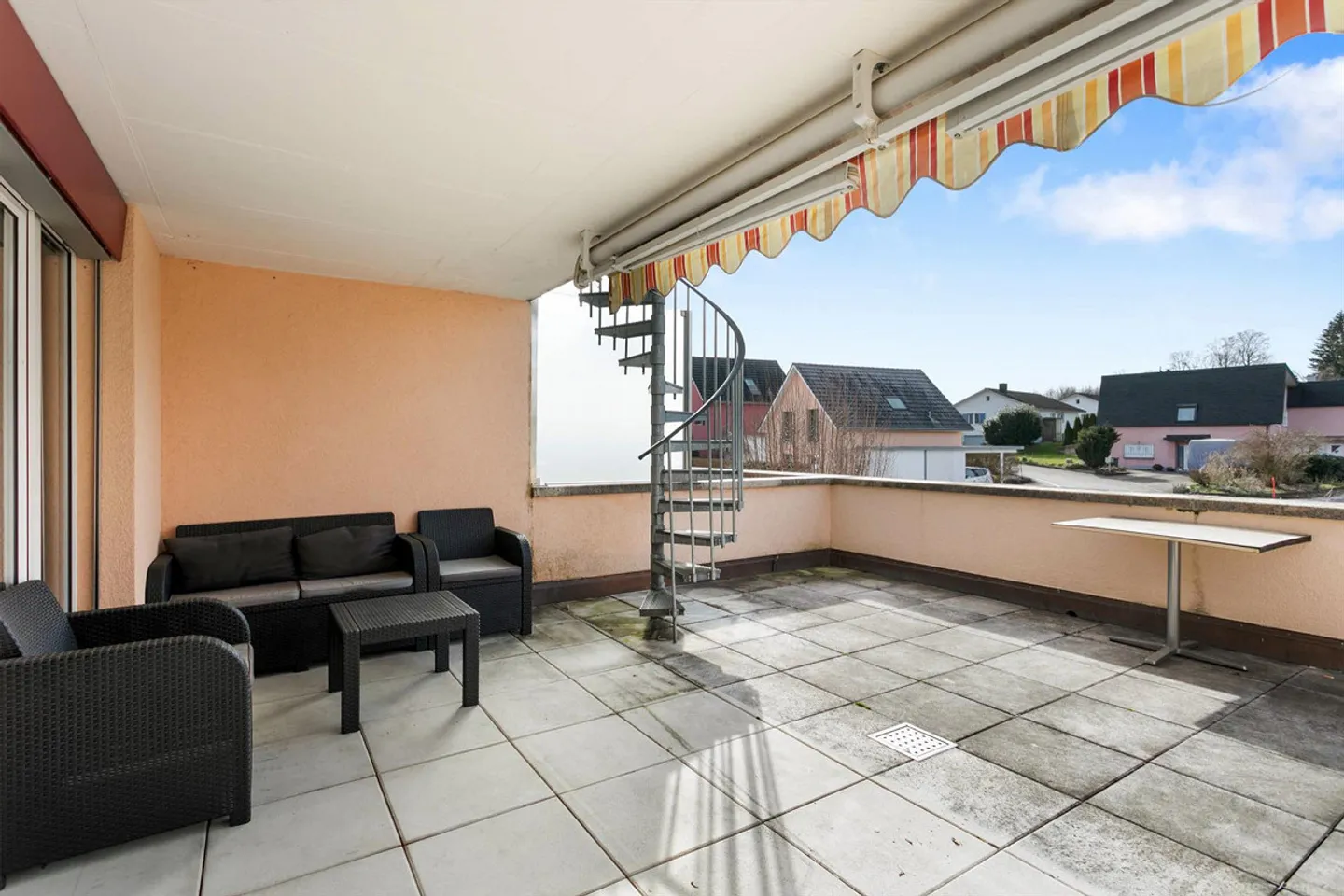 Maisonette on two floors - Photo 7 of 14