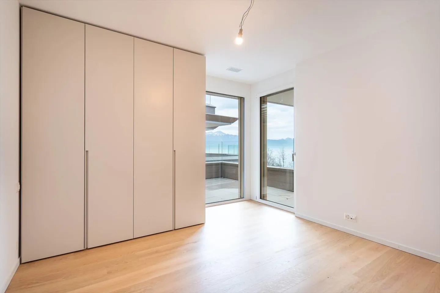 Magnificent 3.5-room apartment with lake view - Photo 7 of 13