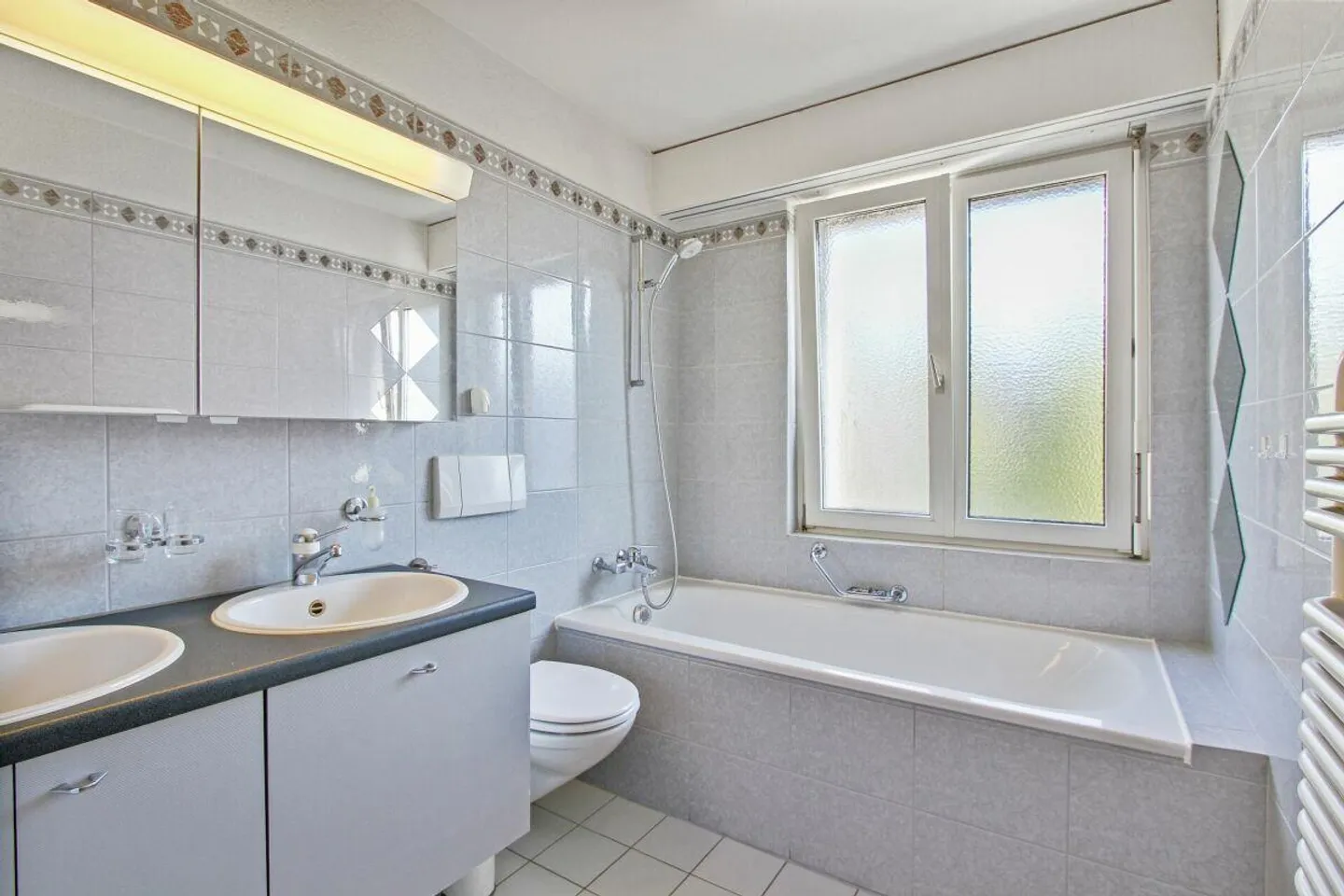 Condominio con Balcone e Vista Panoramica a Pratteln - Foto 5 di 9