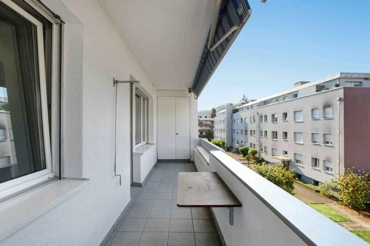 Condominio con Balcone e Vista Panoramica a Pratteln - Foto 3 di 9