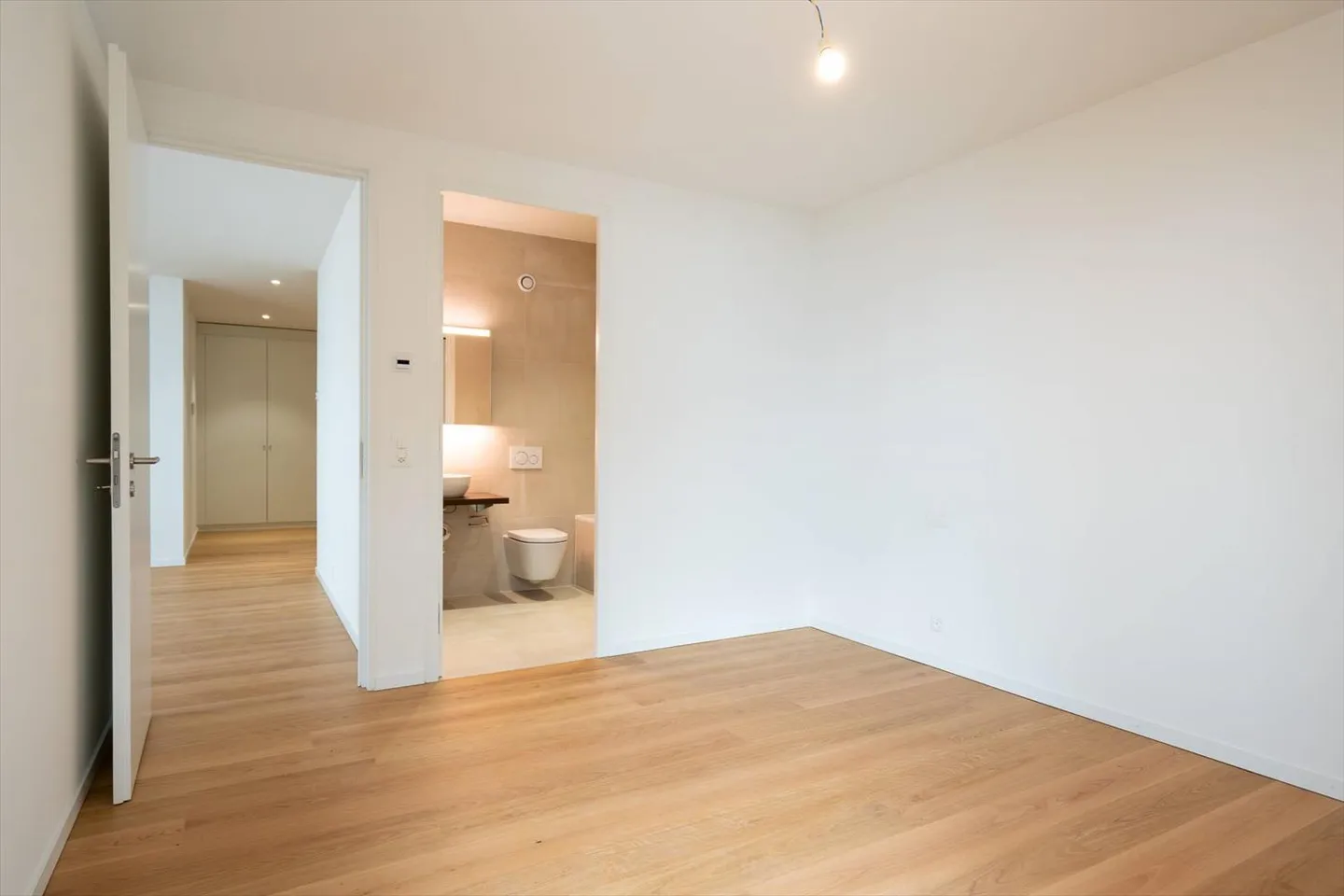 Magnificent 3.5-room apartment with lake view - Photo 8 of 13