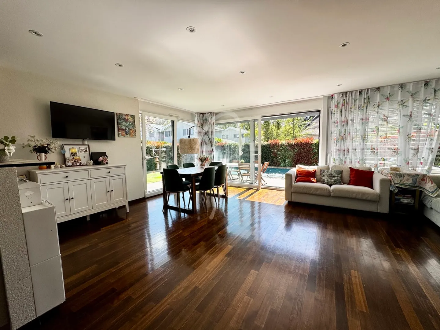 Contemporary Villa in Vessy - Photo 5 of 13