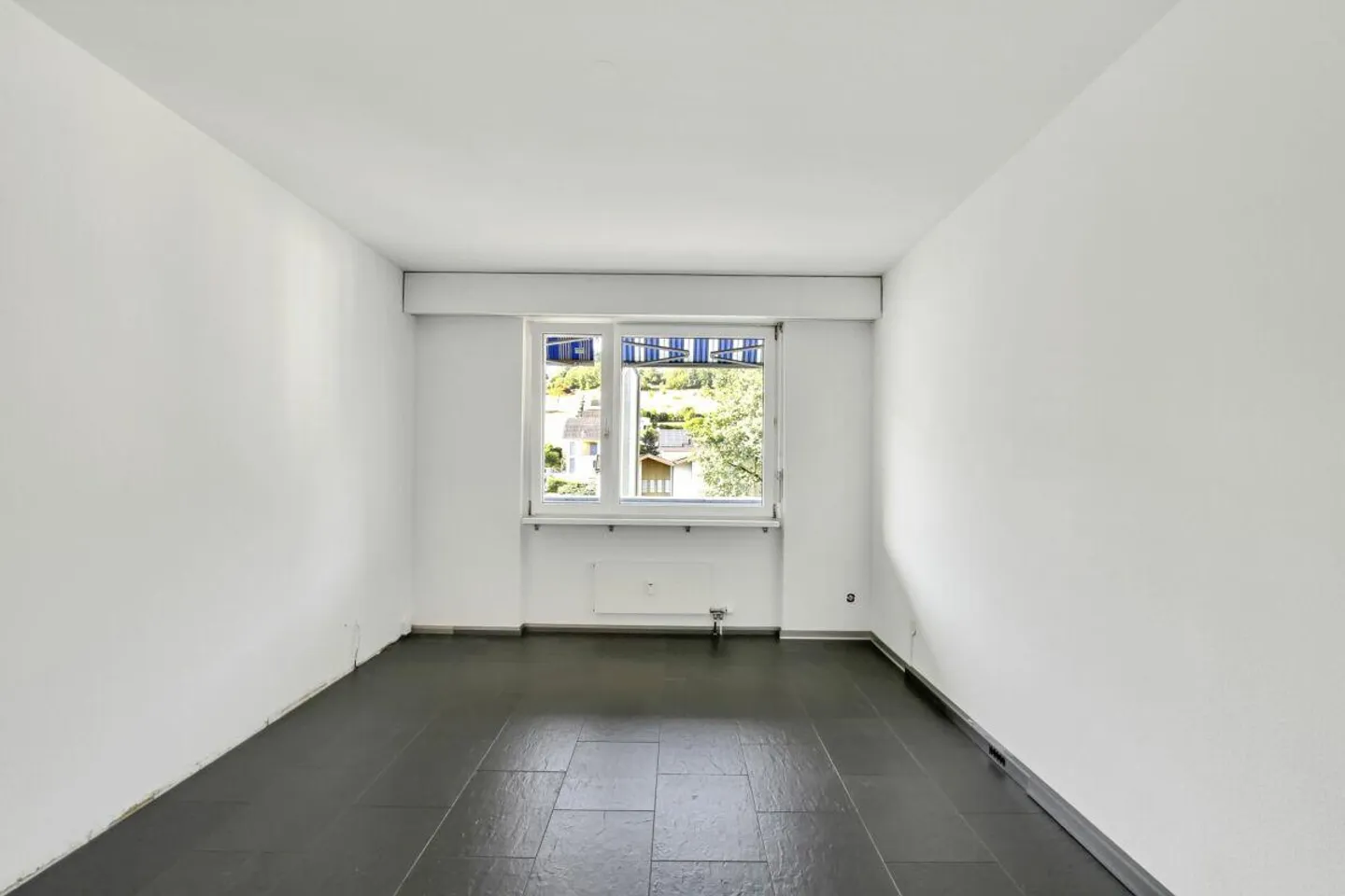 Condominio con Balcone e Vista Panoramica a Pratteln - Foto 6 di 9
