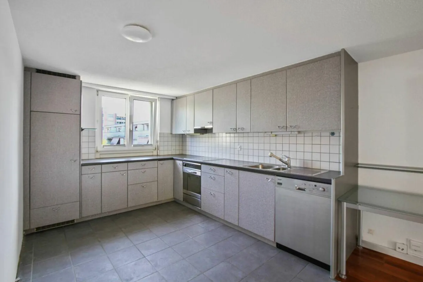 Condominio con Balcone e Vista Panoramica a Pratteln - Foto 7 di 9
