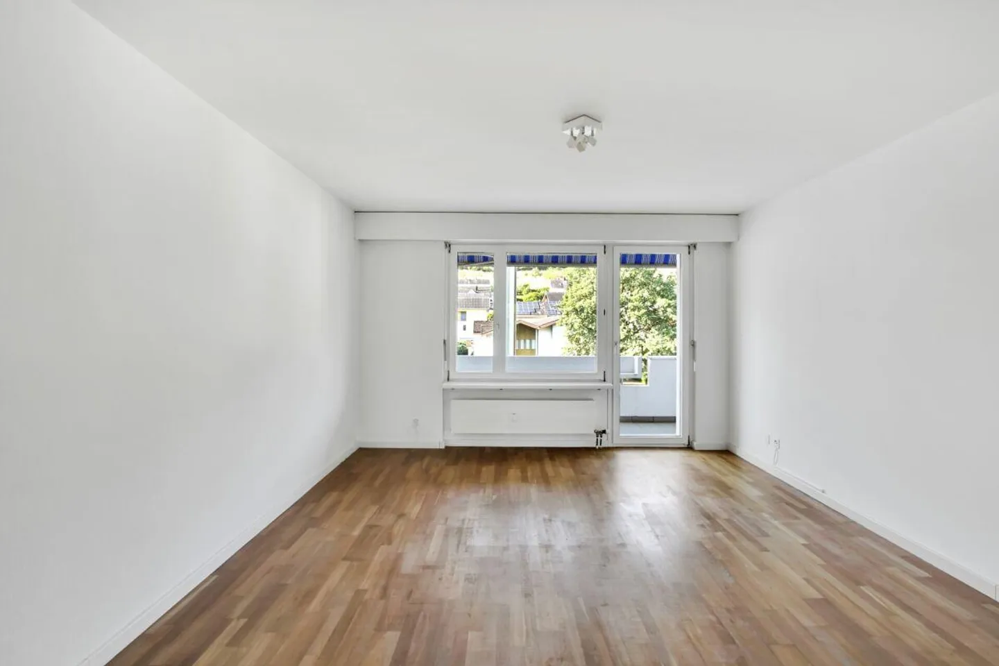 Condominio con Balcone e Vista Panoramica a Pratteln - Foto 8 di 9