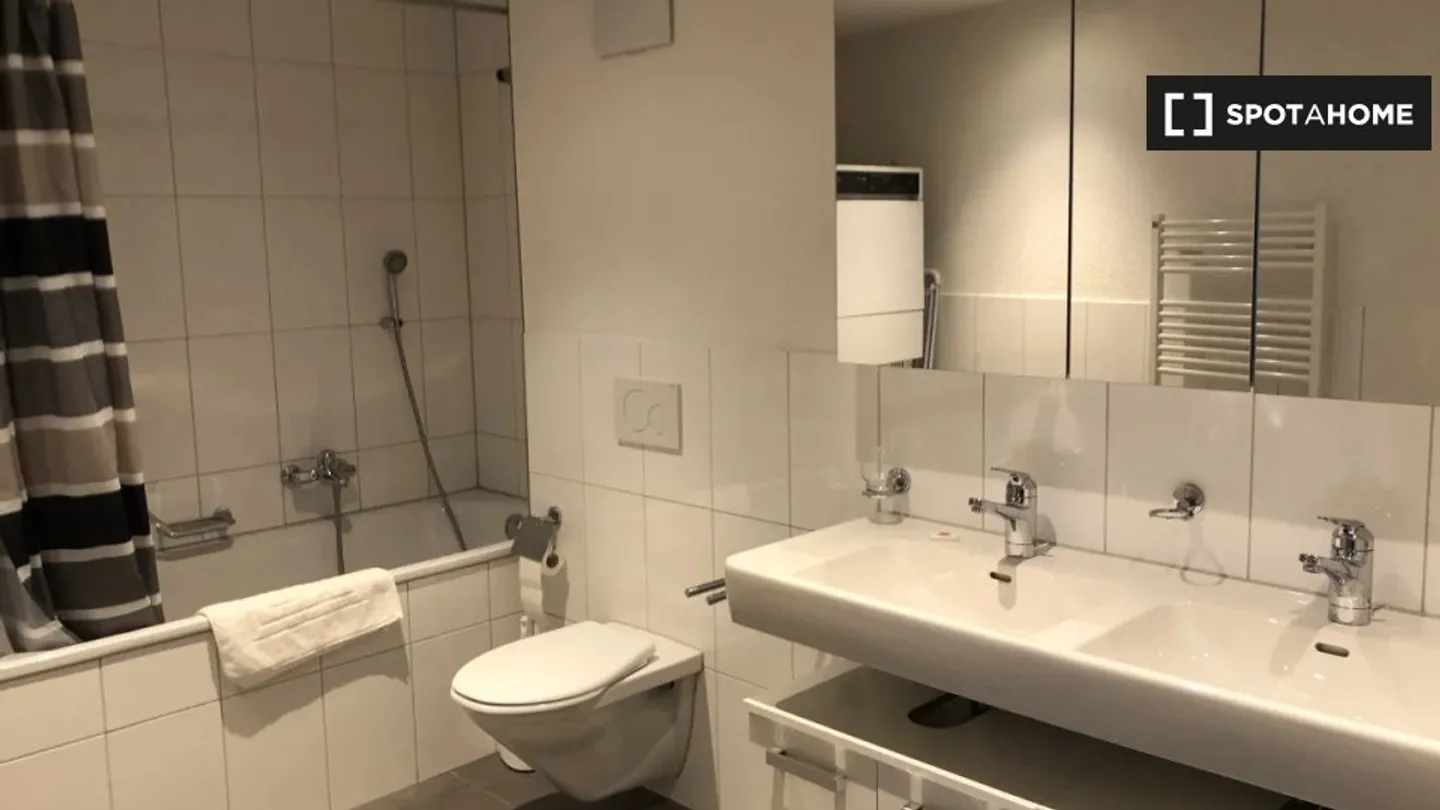 Discover, visit and rent your new home online with full confidence. - Photo 15 of 18